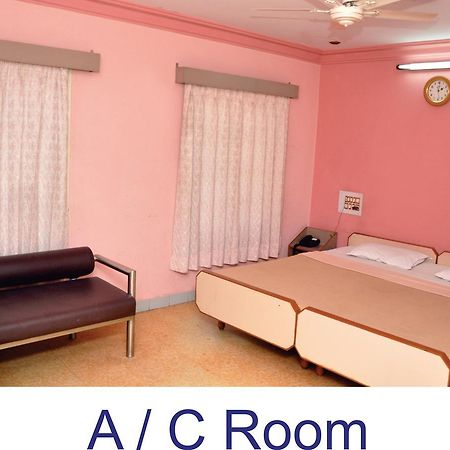Hotel Baba Rajkot Ngoại thất bức ảnh