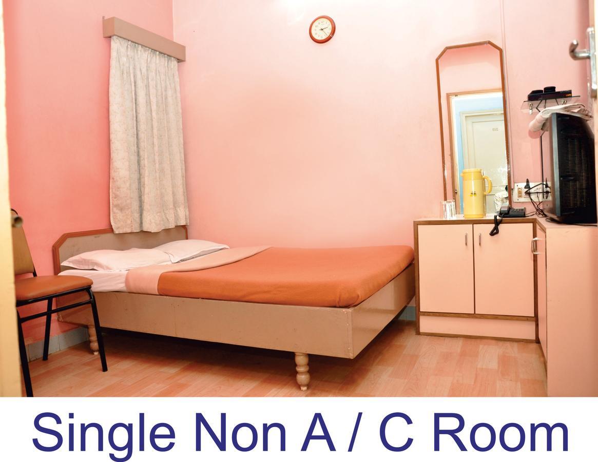 Hotel Baba Rajkot Ngoại thất bức ảnh
