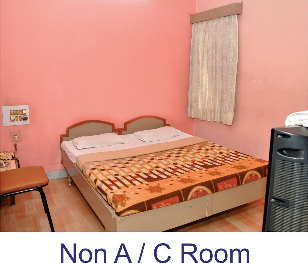 Hotel Baba Rajkot Ngoại thất bức ảnh