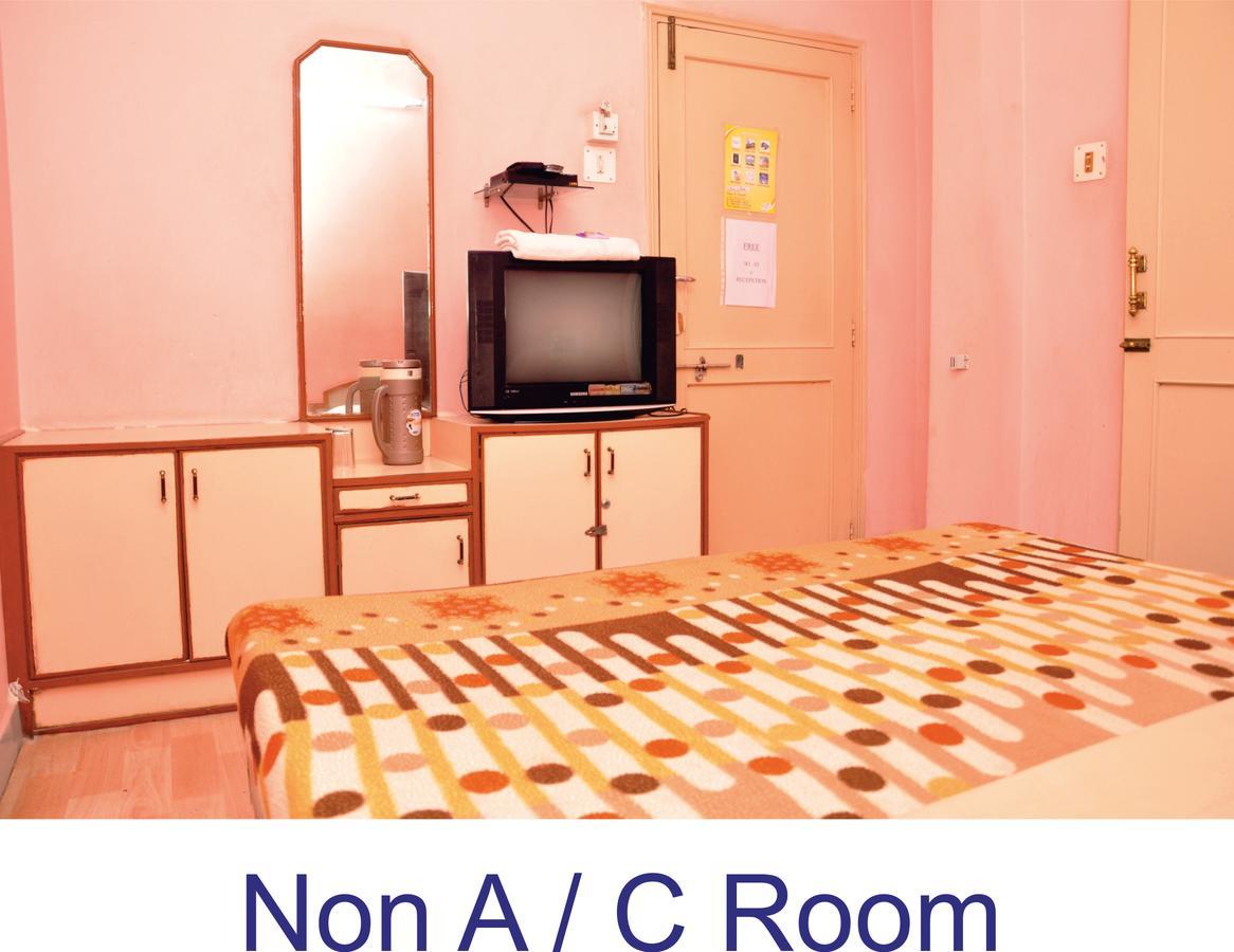 Hotel Baba Rajkot Ngoại thất bức ảnh