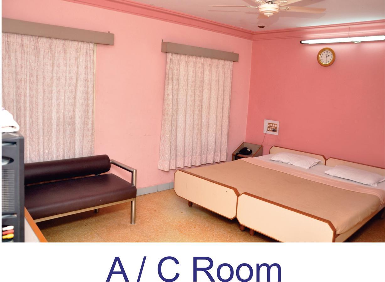 Hotel Baba Rajkot Ngoại thất bức ảnh
